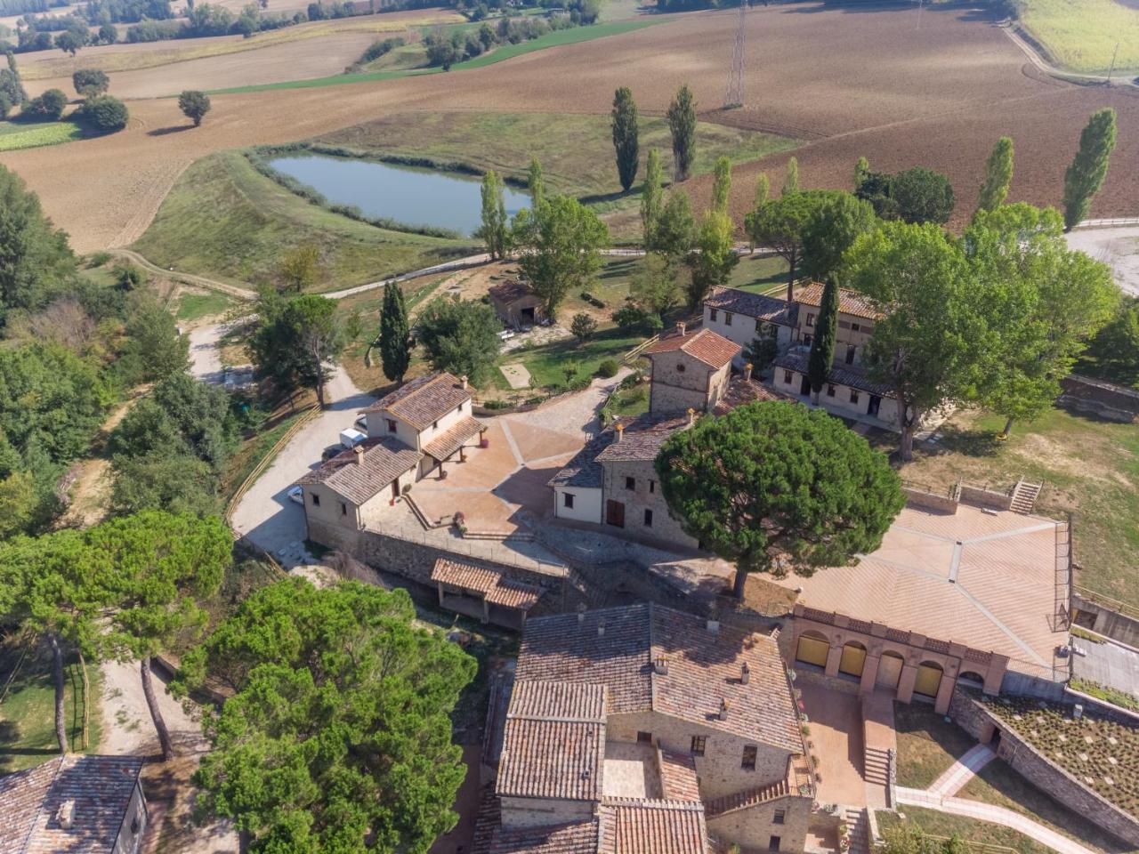 Gh Borgo Pulciano Agriturismo Montone  Εξωτερικό φωτογραφία